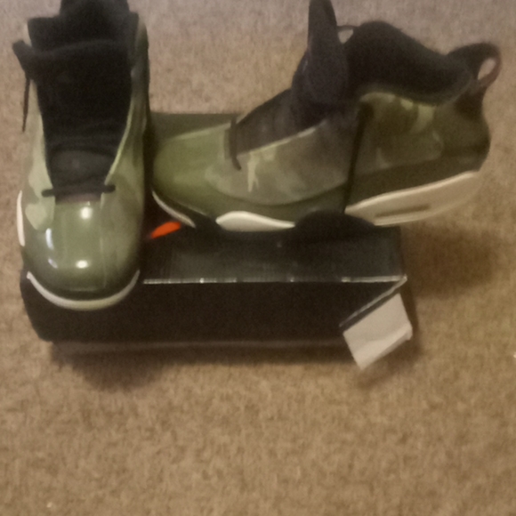 Shoes - Picture 7 of 8